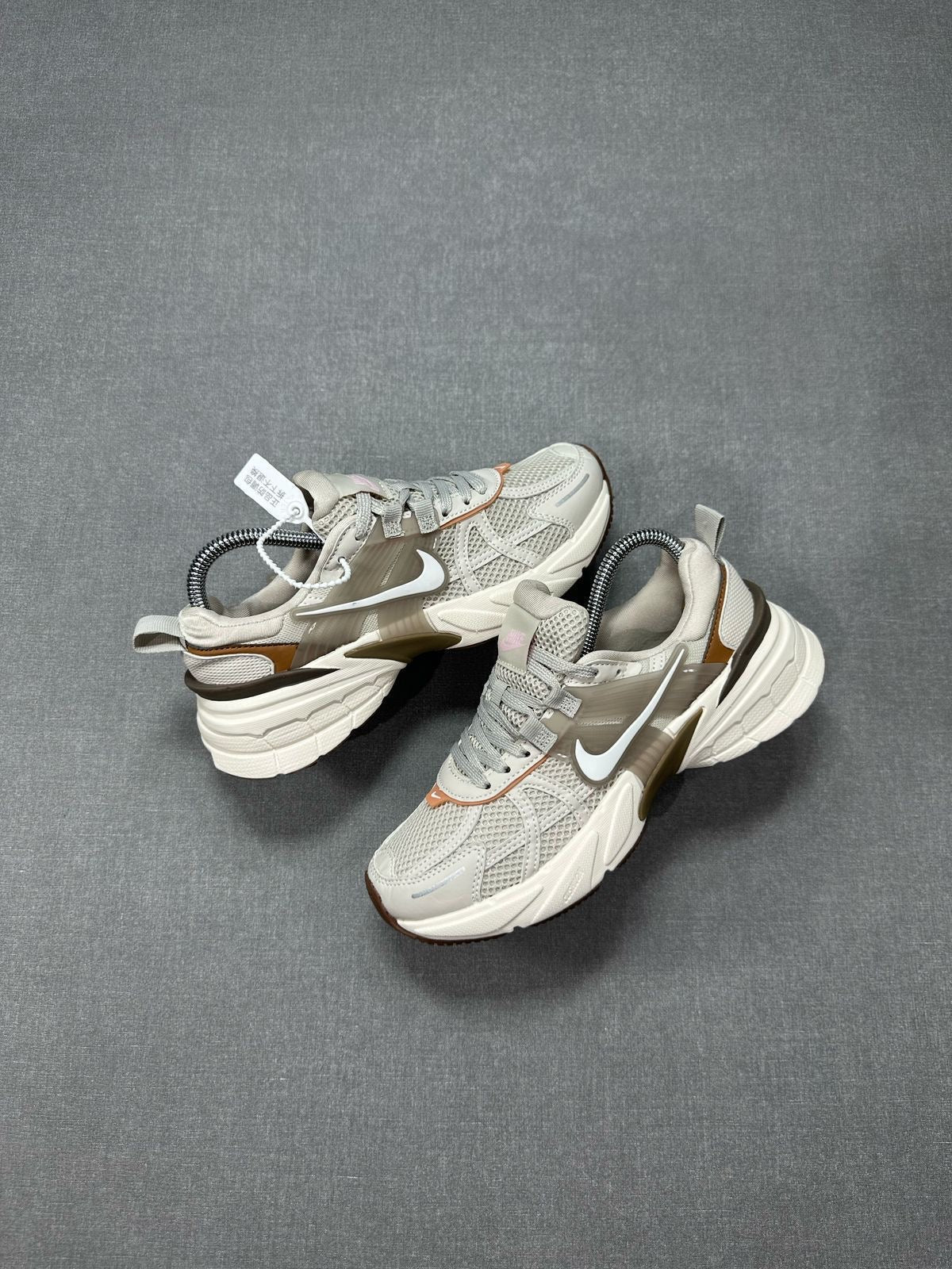 NIKE V2K VOMEO BEIGE