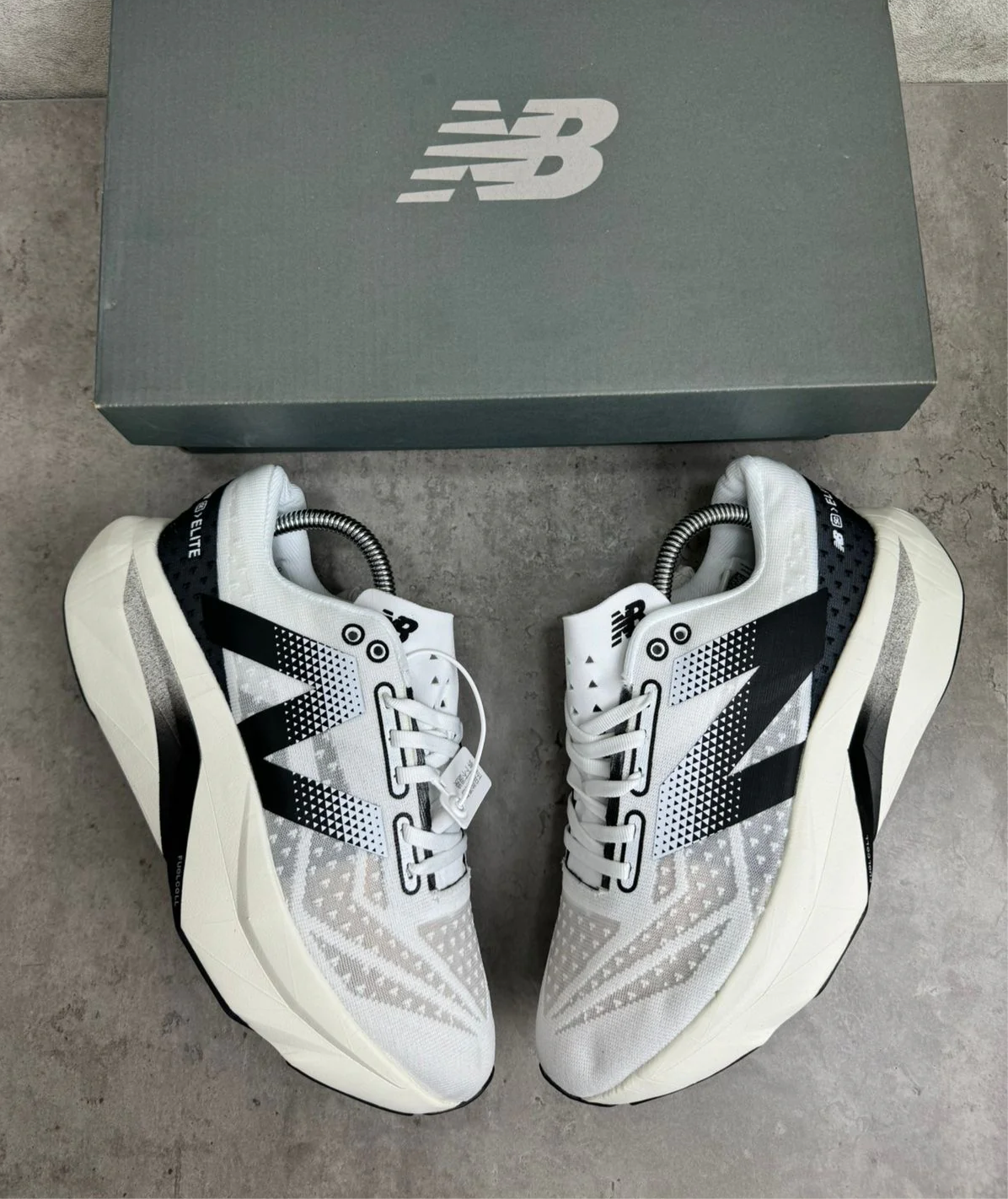 NEW BALANCE ELITE BLANCO NEGRO – FERSHOP CTG