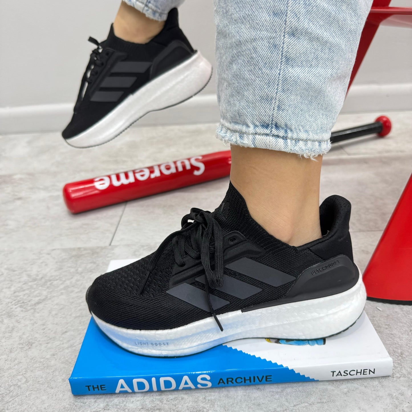ULTRABOOST 2025 NEGRO BLANCO