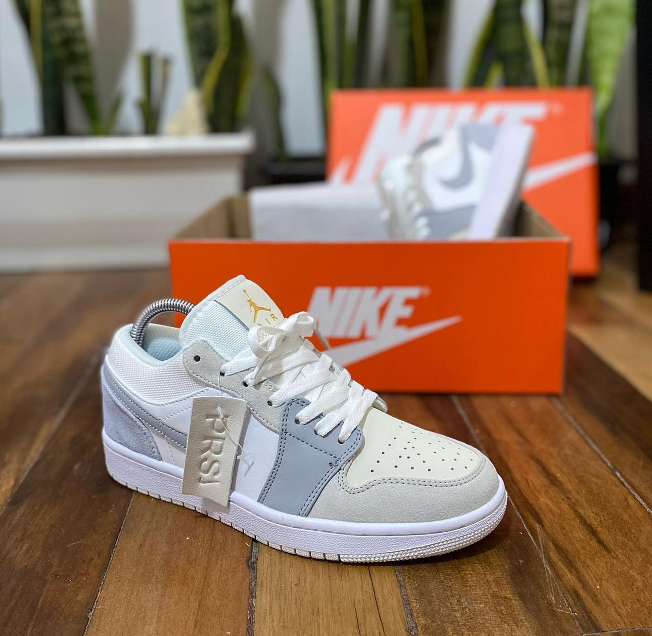 JORDAN RETRO LOW PARIS