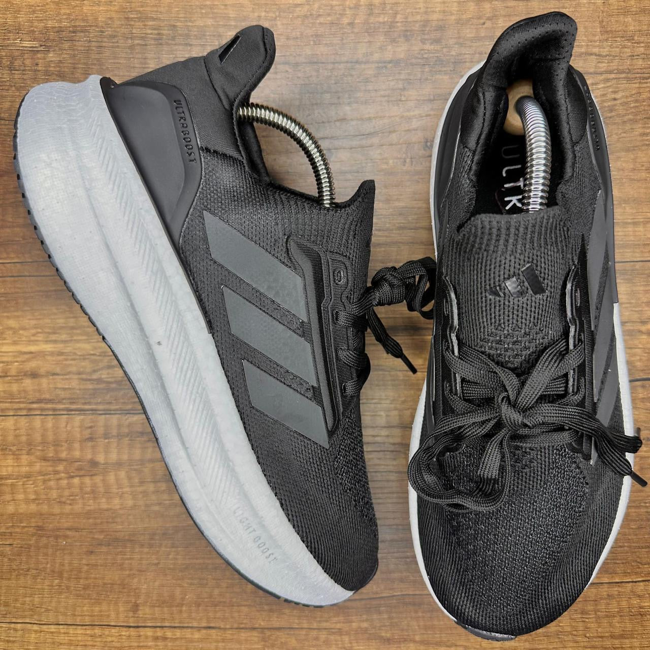 ULTRABOOST 2025 NEGRO BLANCO