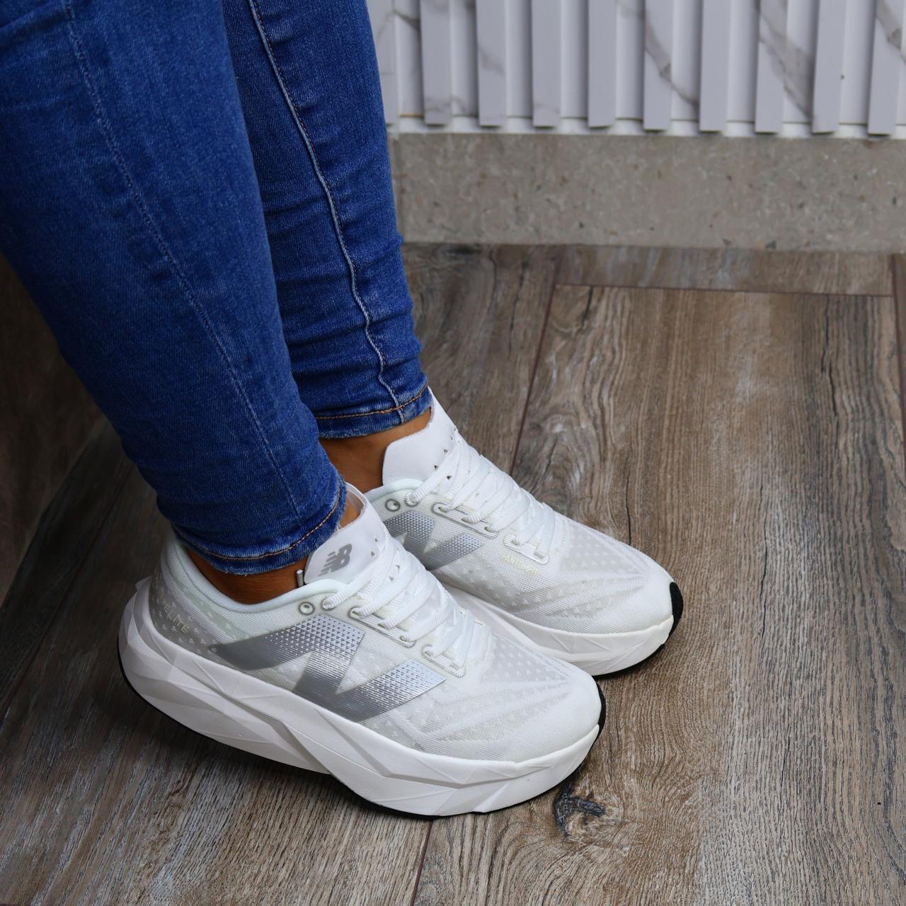 NEW BALANCE FUELCELL BLANCO