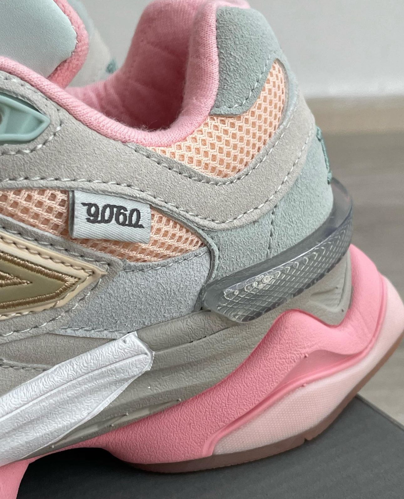 NEW BALANCE 9060 ROSADO