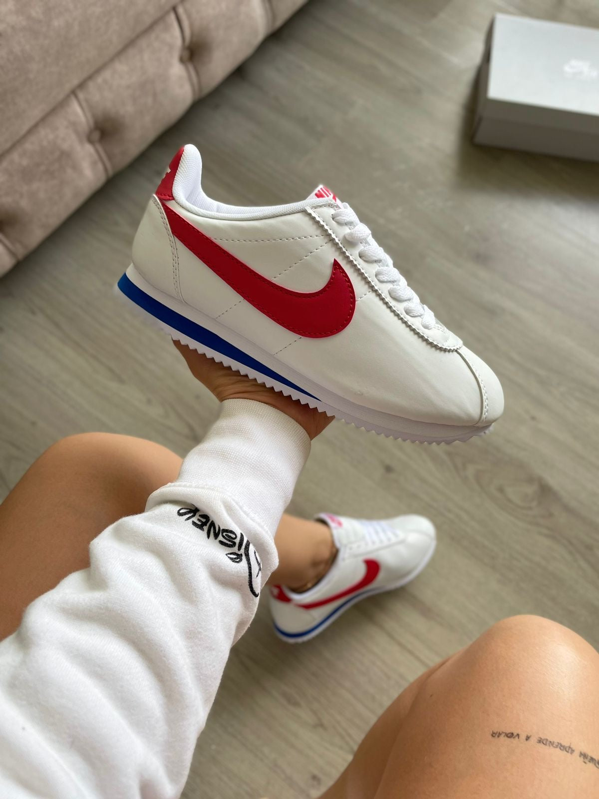 Nike blancos fashion con rojo