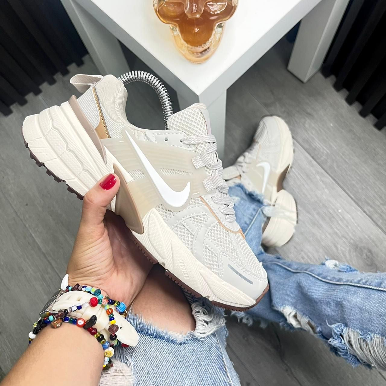 NIKE V2K VOMEO BEIGE