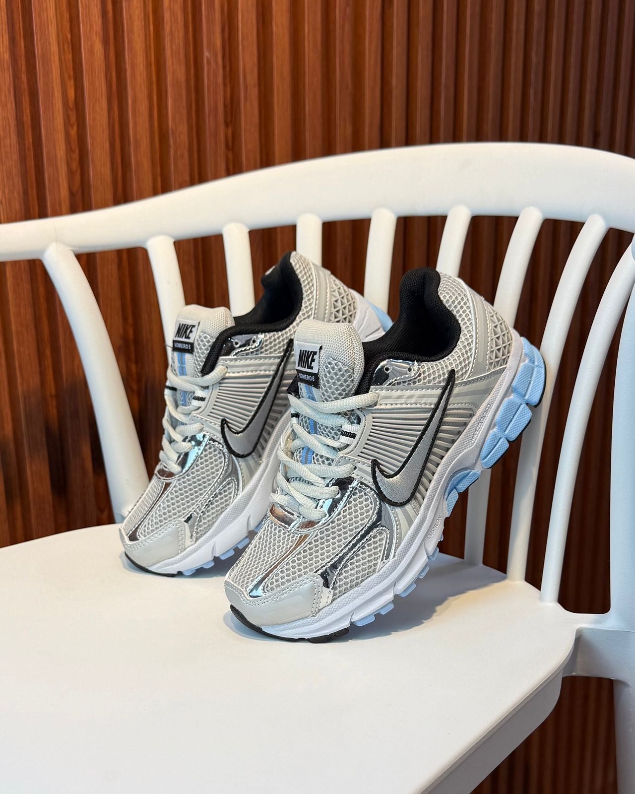 NIKE VOMERO 5 AZULADO