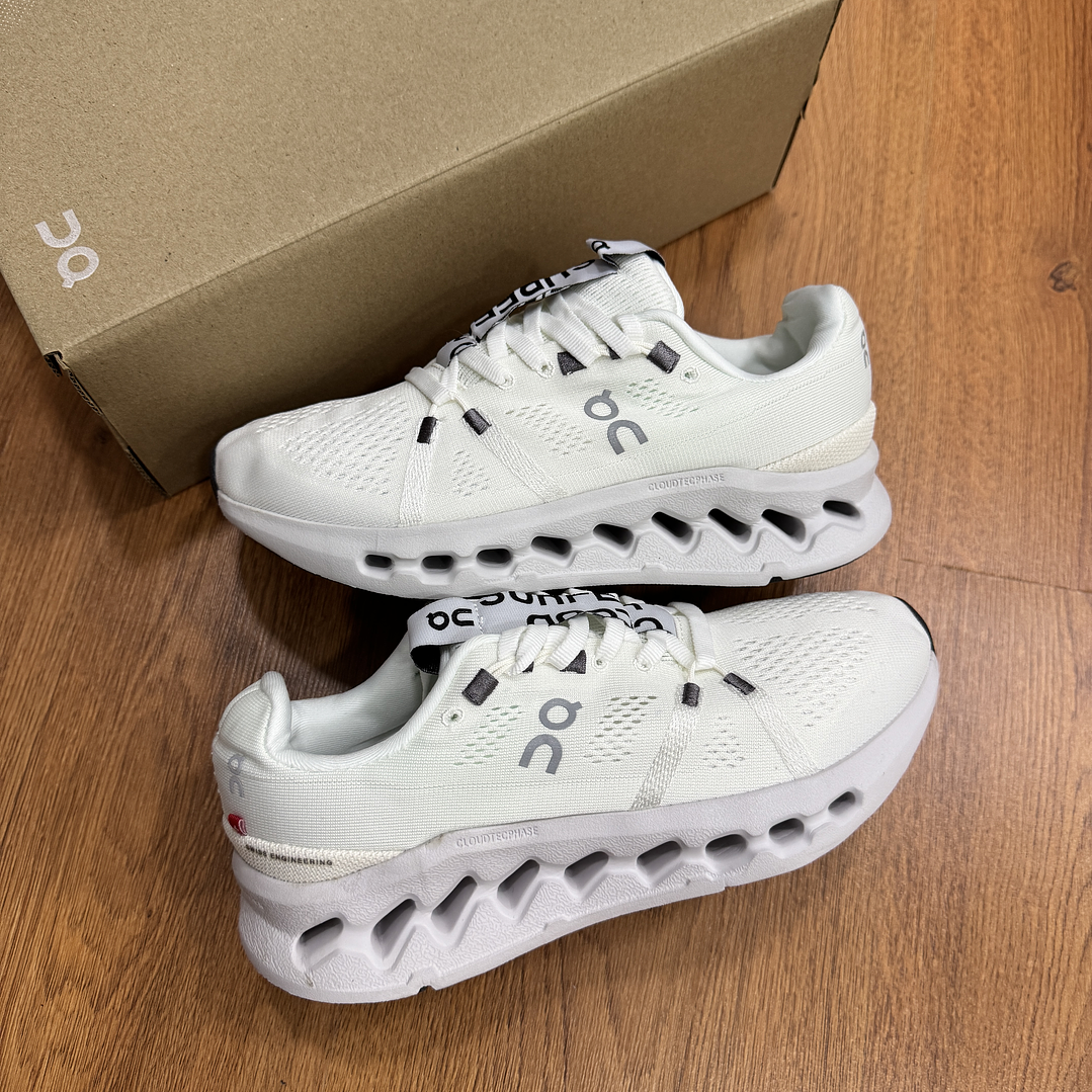 ON CLOUDSURFER WHITE