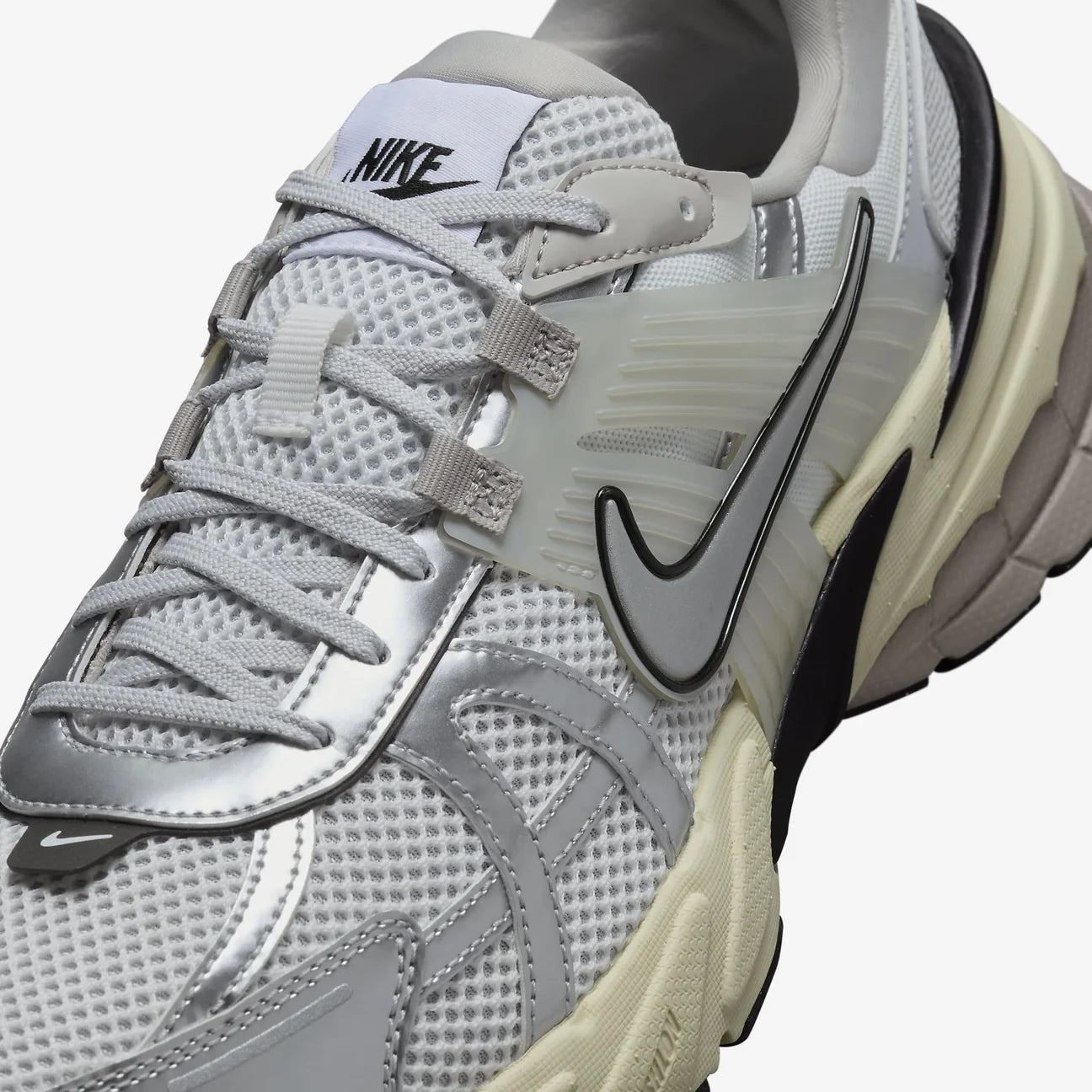NIKE V2K RUN PURE
