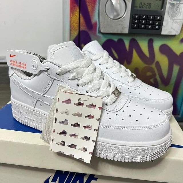 NIKE AF1 CLÁSICOS BLANCOS