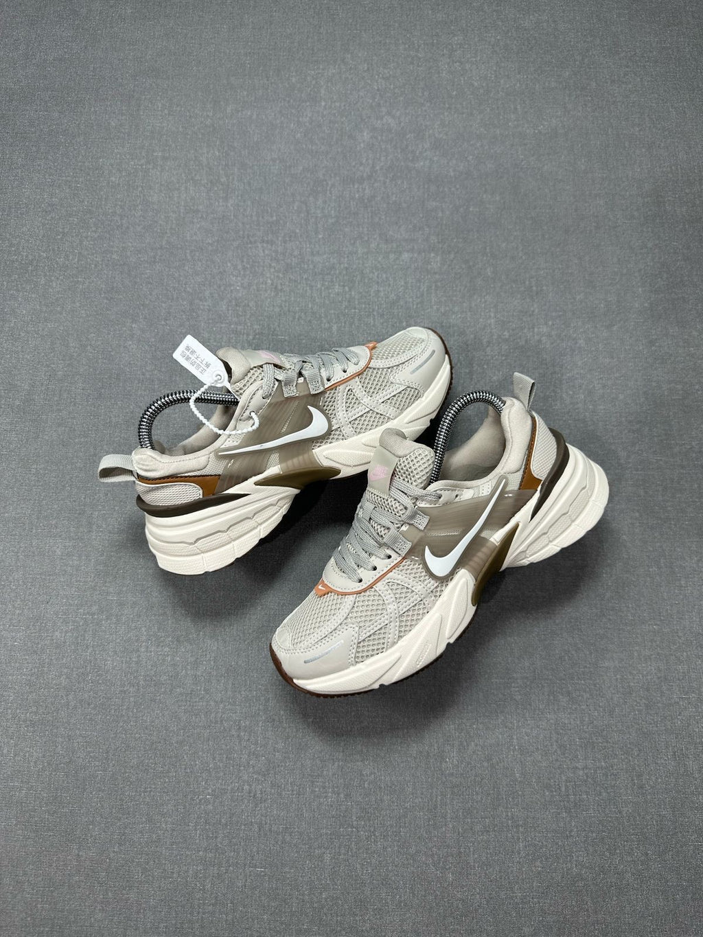 NIKE V2K VOMEO BEIGE