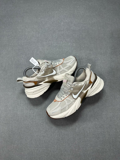 NIKE V2K VOMEO BEIGE