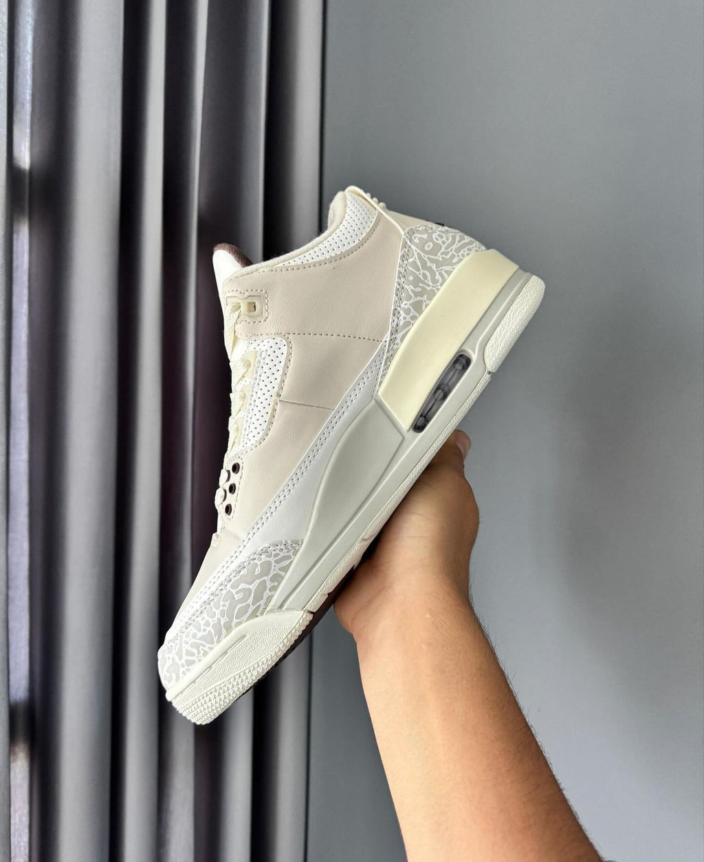 JORDAN RETRO 3 TRAVIS SCOTT BLANCA