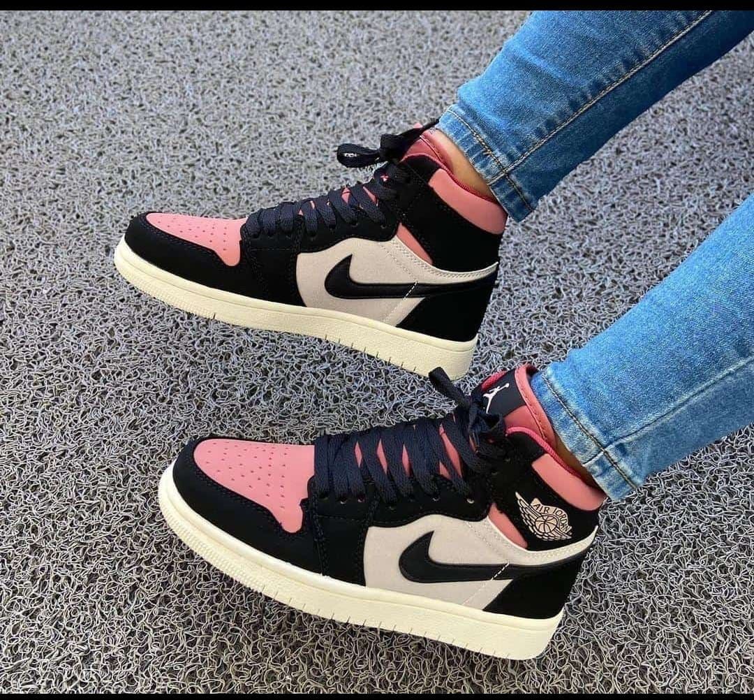 JORDAN RETRO 1 NEGRO PALO ROSA