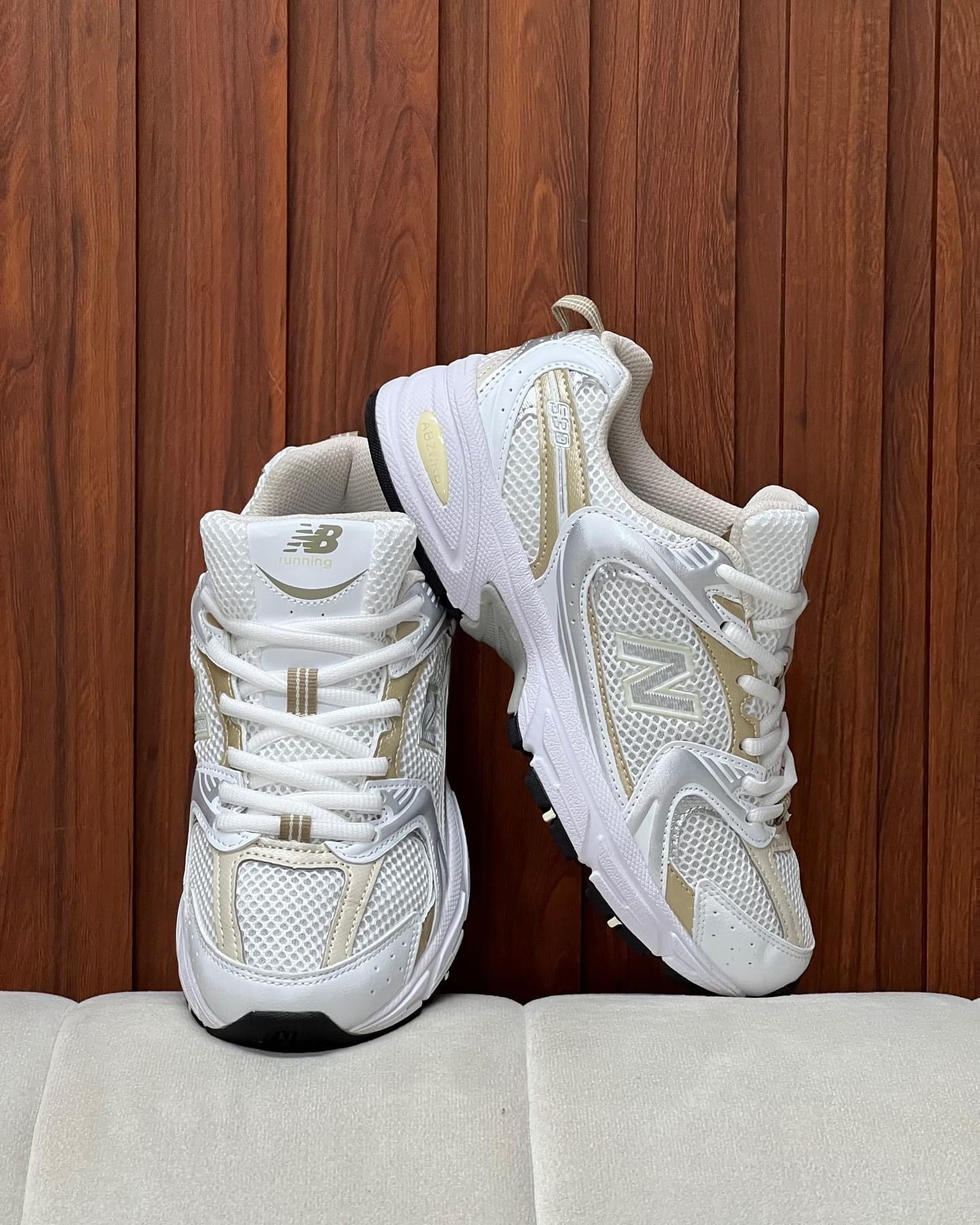 NEW BALANCE 530 BLANCO DORADO