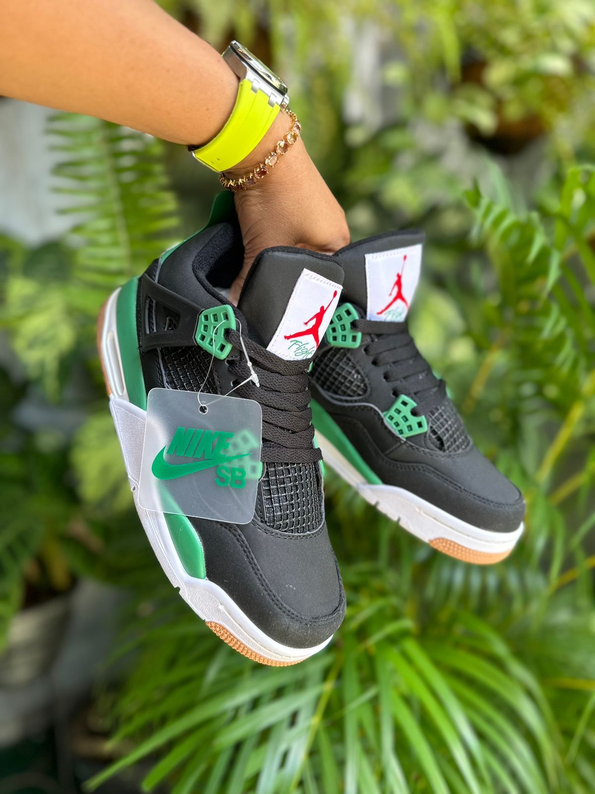 JORDAN RETRO 4 SB NEGRO VERDE