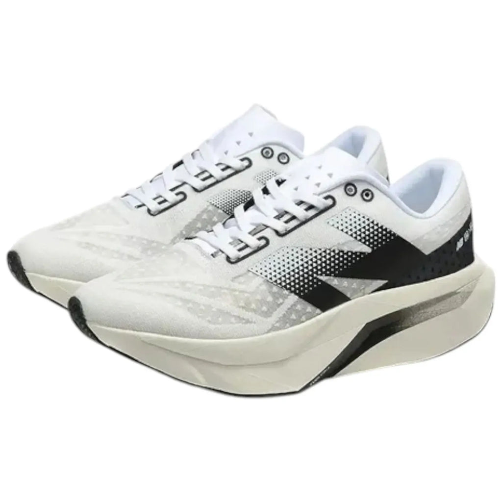 NEW BALANCE FUELCELL BLANCO CON NEGRO
