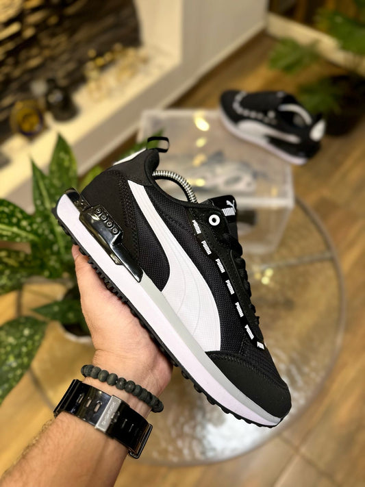 PUMA R8 NEGRO LÍNEA BLANCA