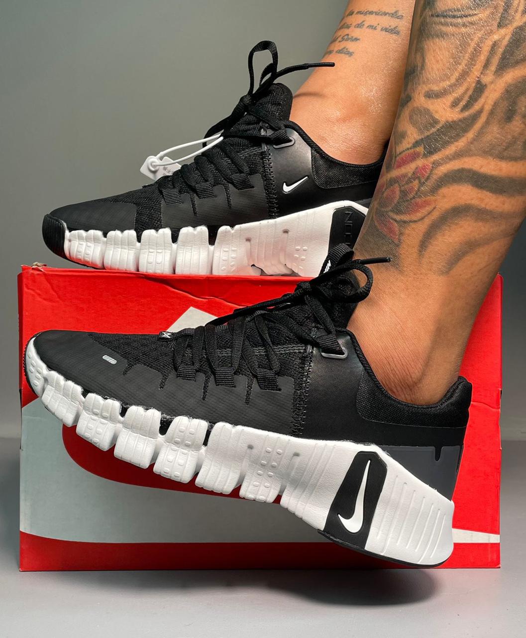 NIKE METCON 5 NEGRO