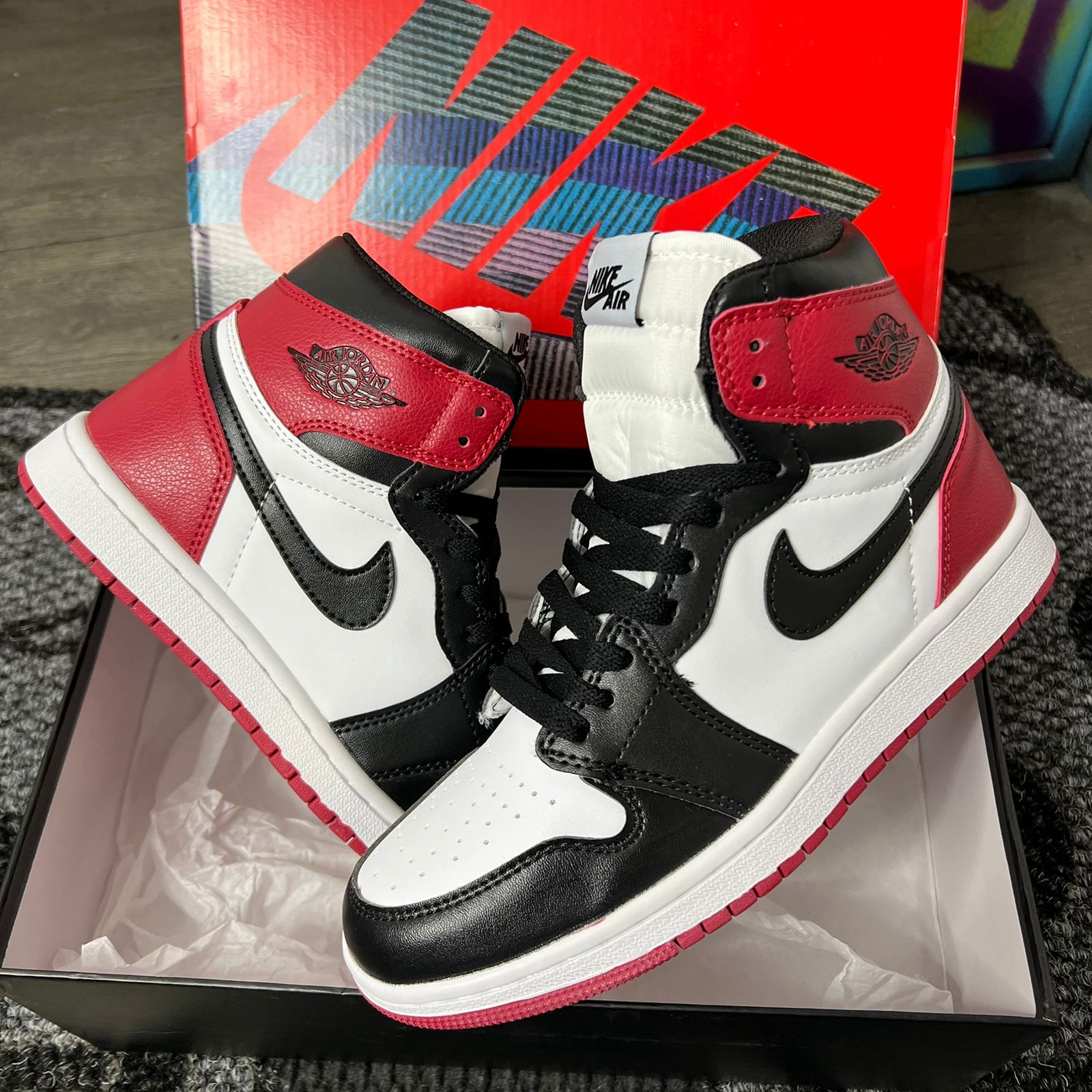 Jordan 1 roja y fashion blanca