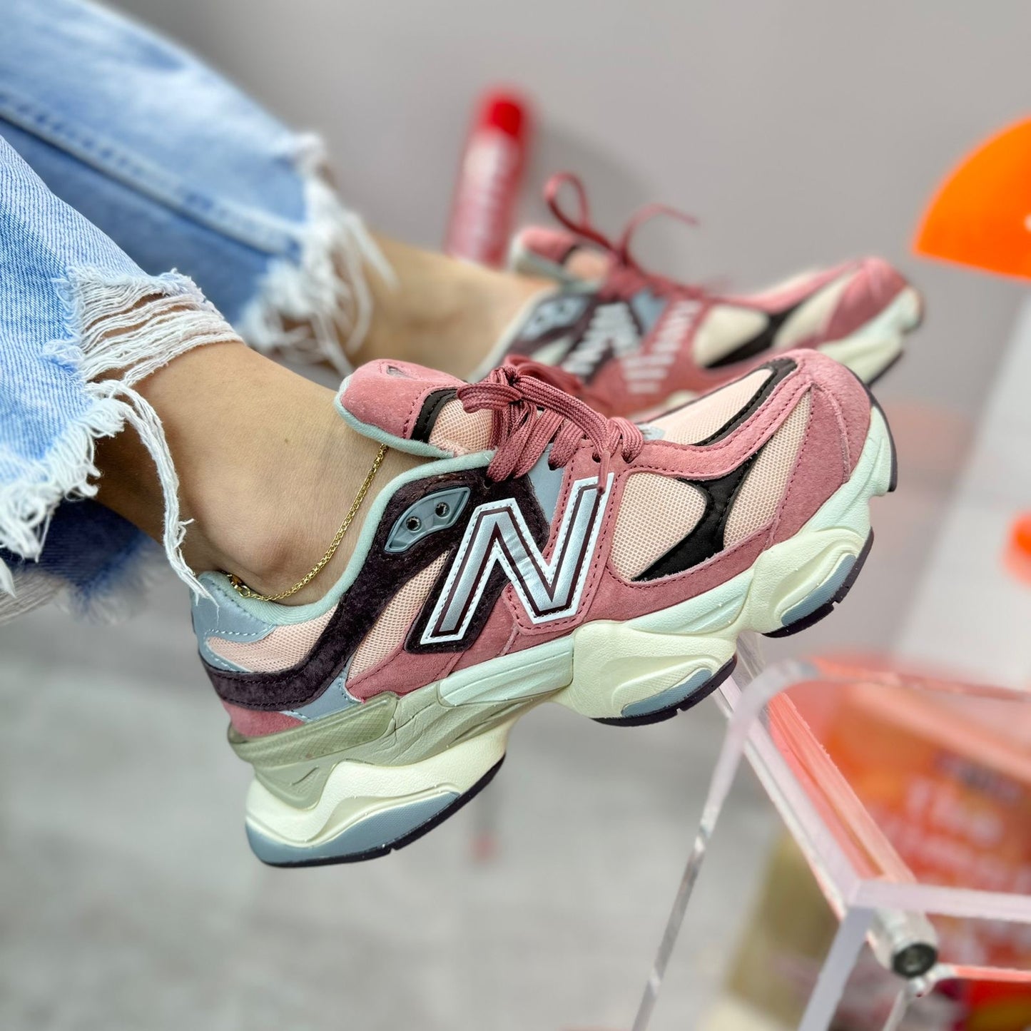 NEW BALANCE 9060 ROSA CON BEIGE