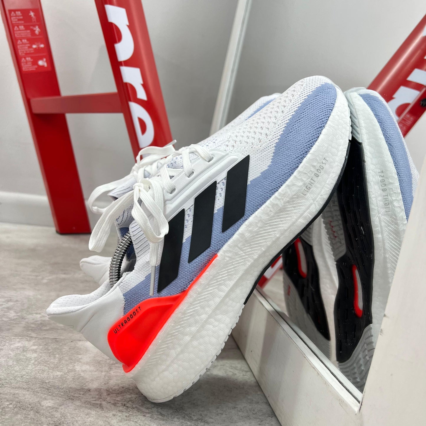 ULTRABOOST 2025 BLANCO NARANJA
