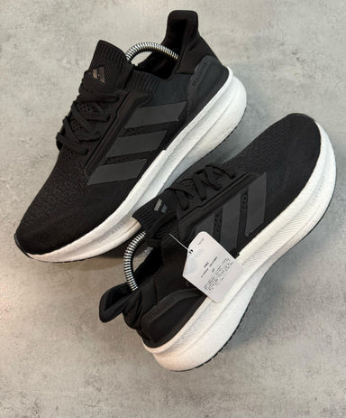 ULTRABOOST 2025 NEGRO BLANCO