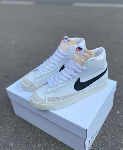 NIKE BLAZER MID