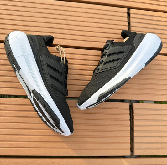 ADIDAS ULTRABOOST LIGHT NEGRO BLANCO