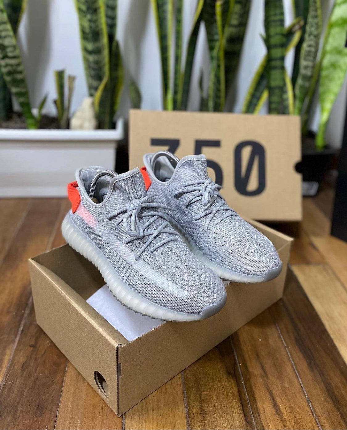 YEEZY 350 GRIS NARANJA