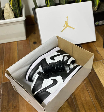 JORDAN RETRO 1 BLANCA NEGRO