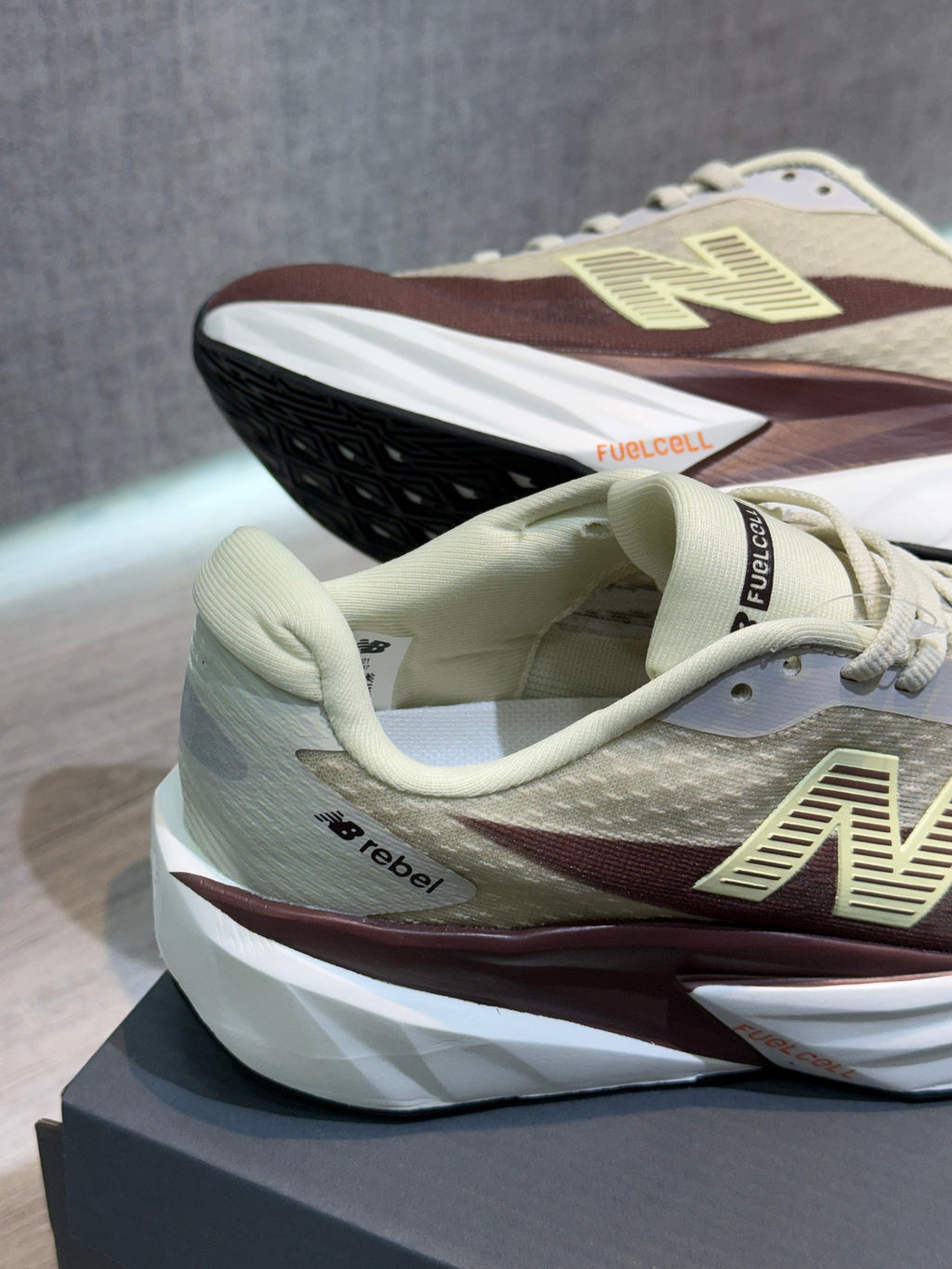 NEW BALANCE REBEL V5 BEIGE
