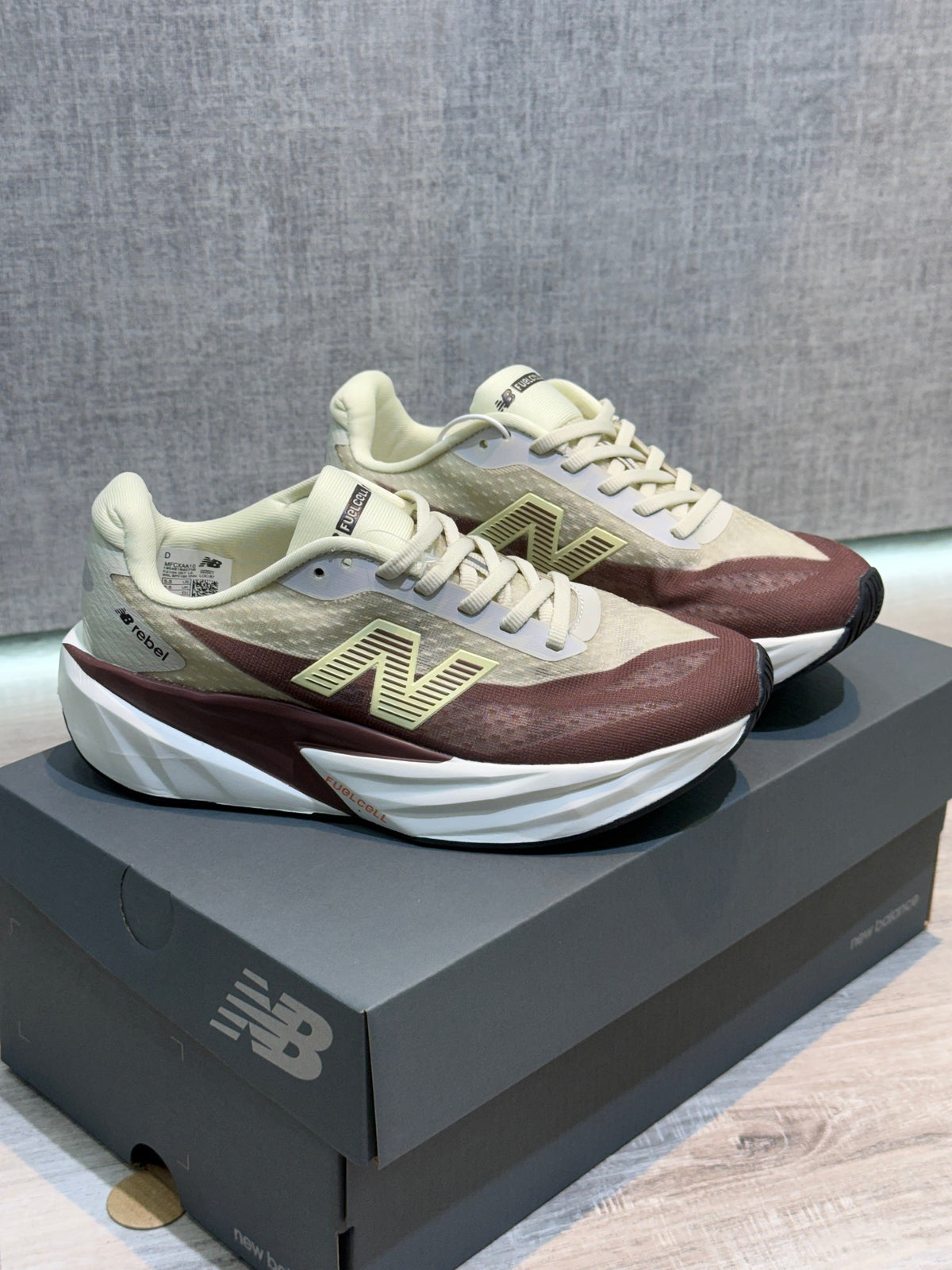 NEW BALANCE REBEL V5 BEIGE