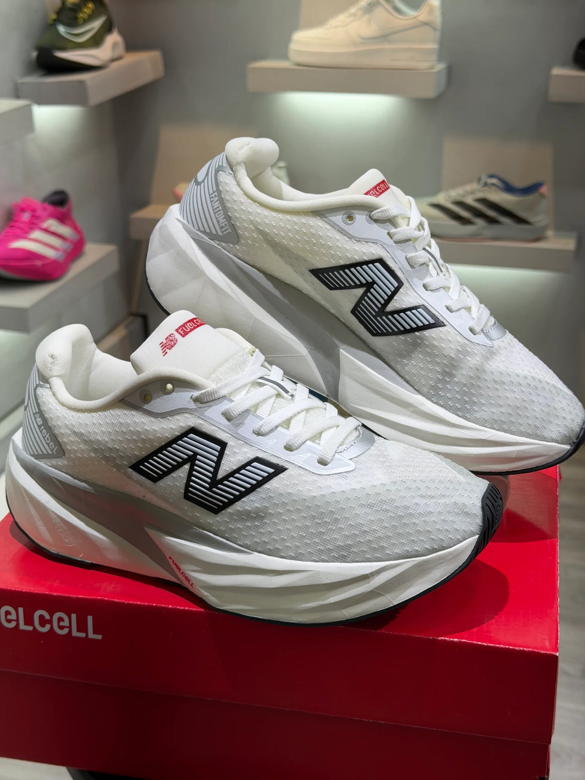 NEW BALANCE REBEL V5 BLANCO