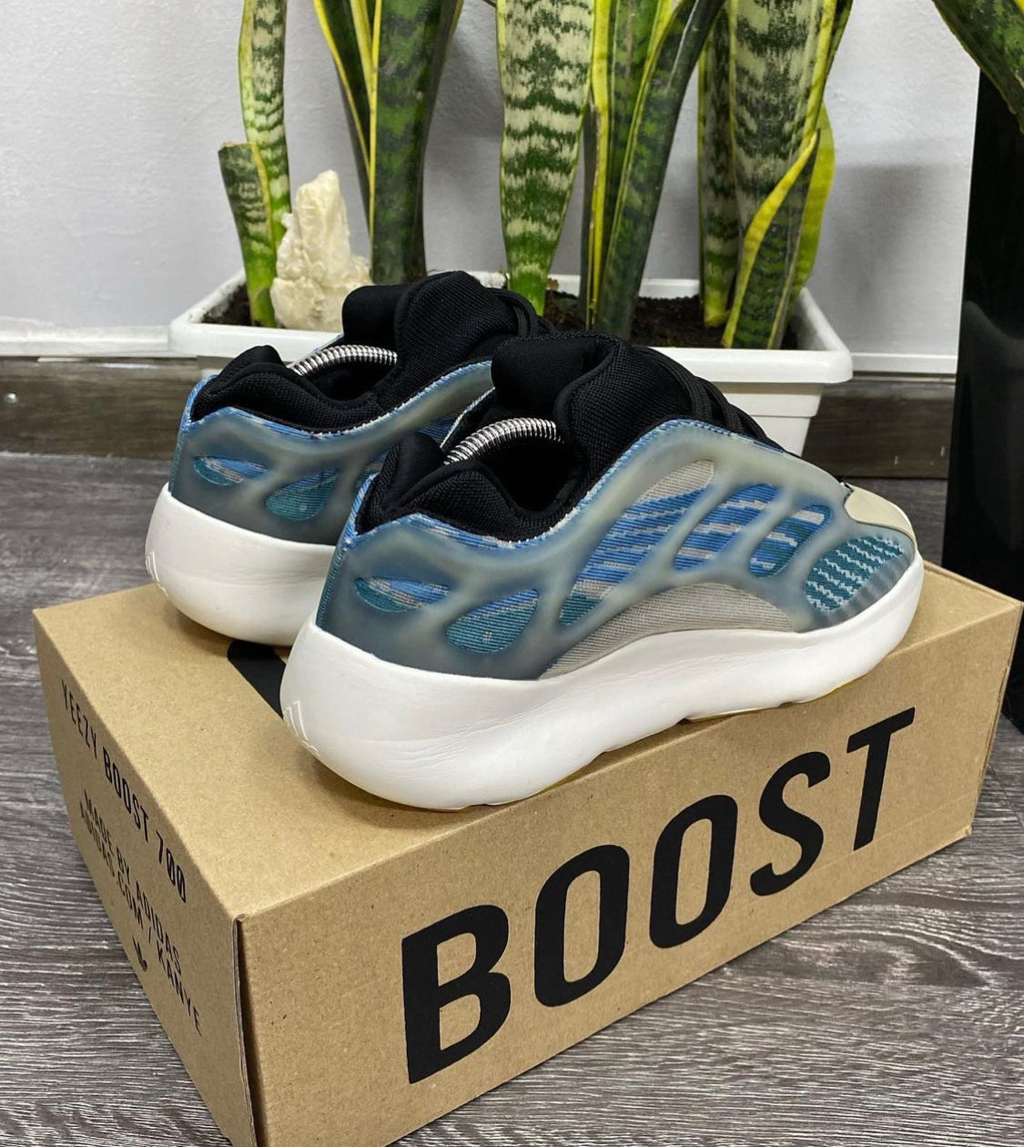 ADIDAS YEEZY 700 V3 AZARETH AZUL