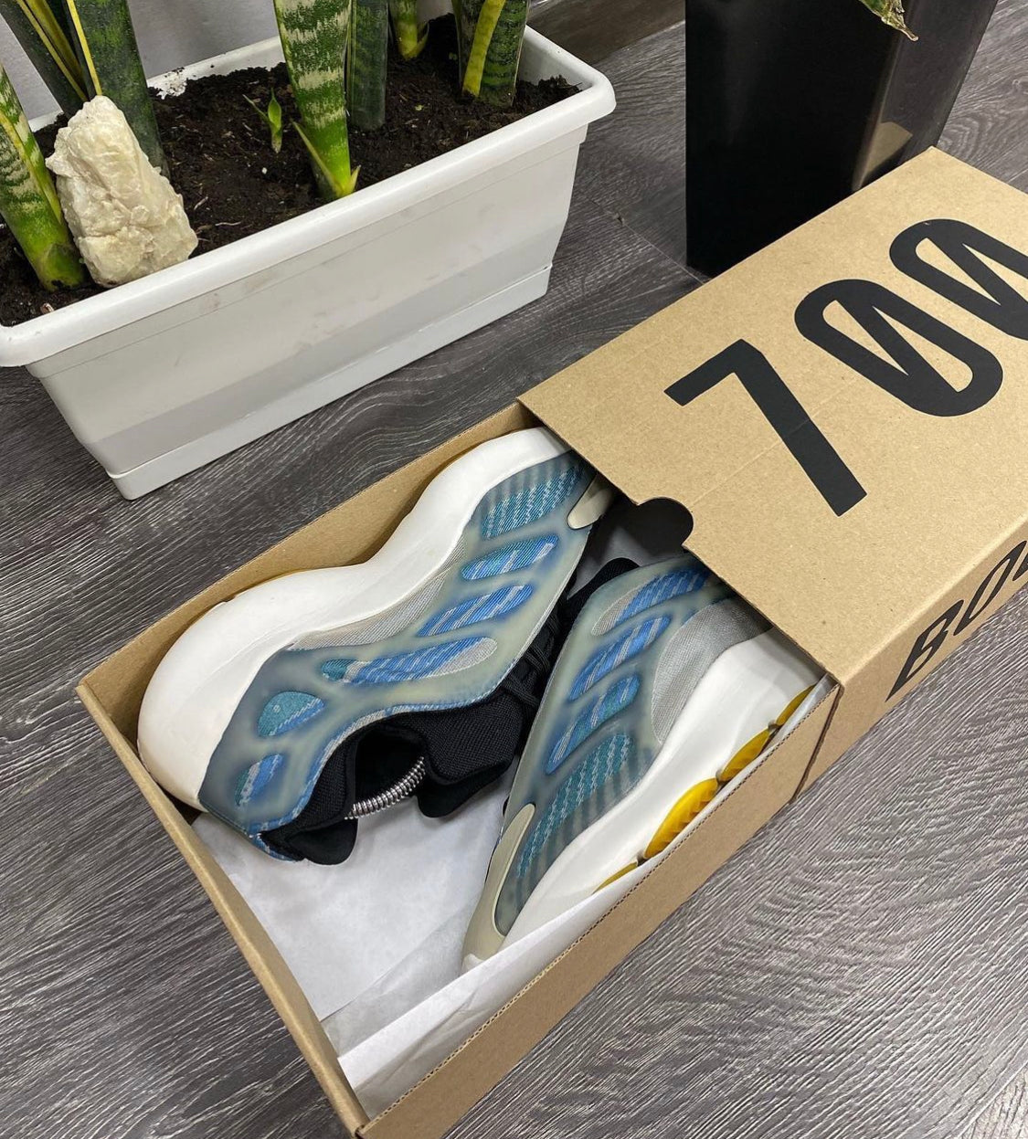 ADIDAS YEEZY 700 V3 AZARETH AZUL