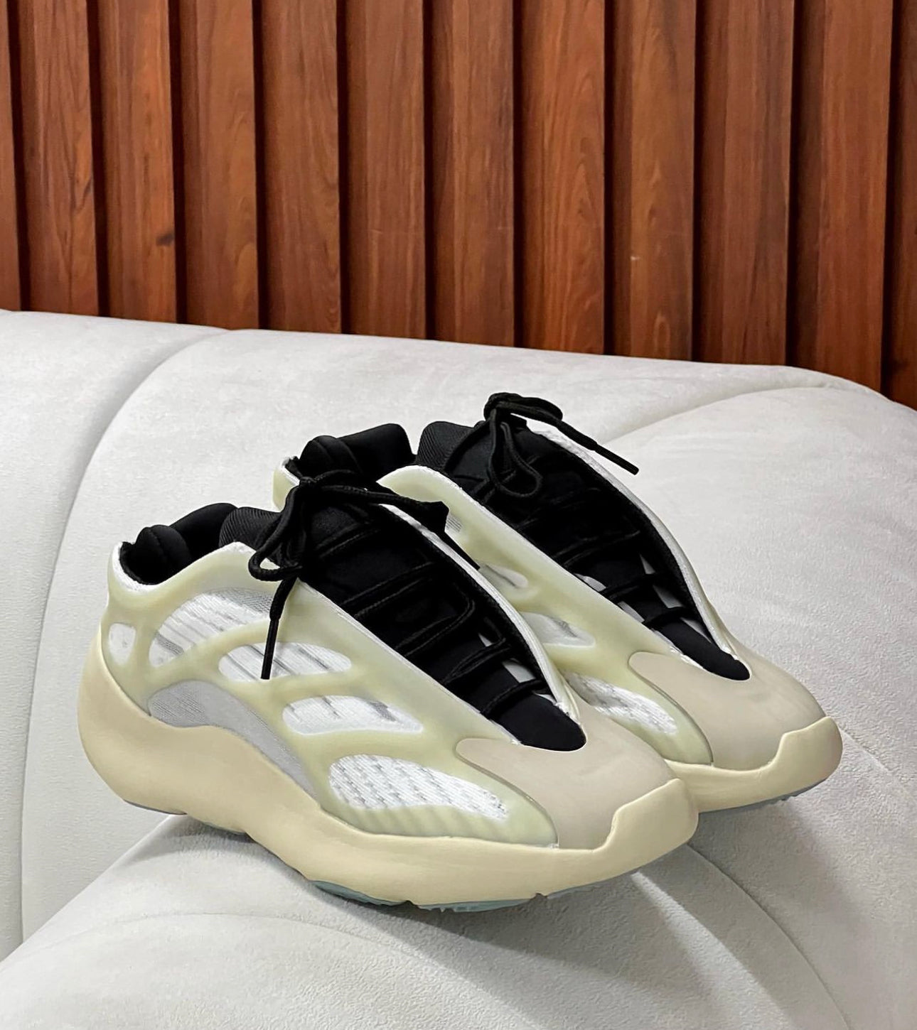 ADIDAS YEEZY 700 V3 AZAEL