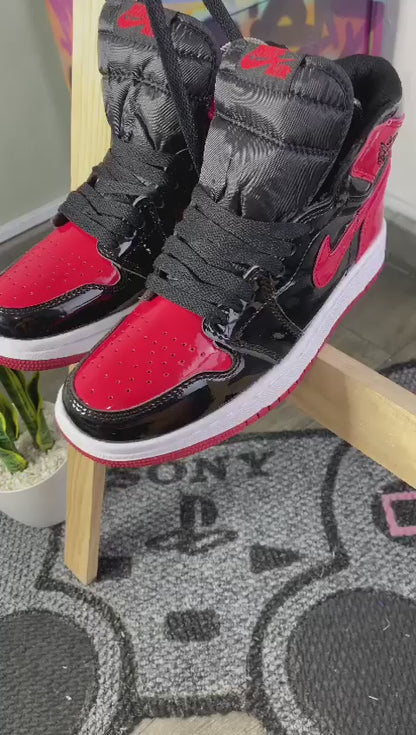 JORDAN RETRO 1 ROJO NEGRO CHAROL